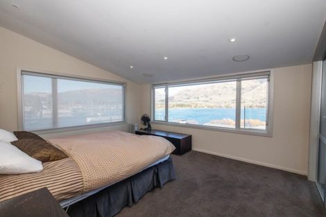 Photo of property in Lakeview Heights, 3/124 Lismore Street, Wanaka, 9305