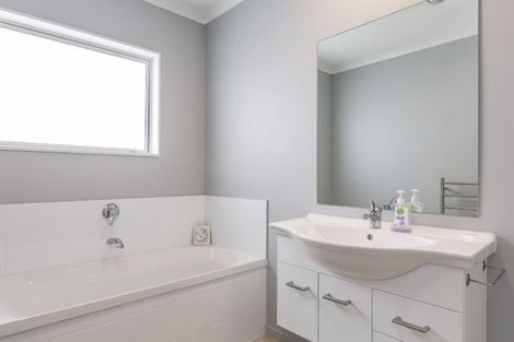 Photo of property in 12 Kuaka Crescent, Mangawhai, 0505