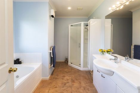 Photo of property in 54 Queens Avenue, Waikuku Beach, 7402