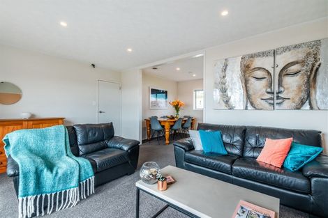 Photo of property in 2/70 Beresford Street, Bayswater, Auckland, 0622