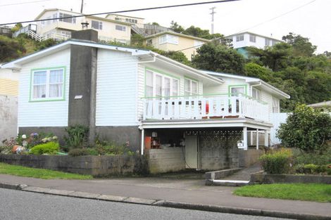 Photo of property in 4 Cotswold Crescent, Newlands, Wellington, 6037