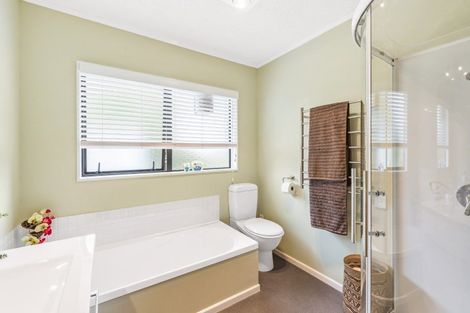 Photo of property in 14 Chilton Drive, Paraparaumu, 5032