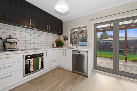 Photo of property in 15 Corlett Street, Utuhina, Rotorua, 3015