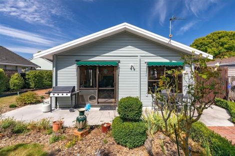 Photo of property in 6 Tracy Place, Redwood, Christchurch, 8051