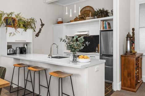 Photo of property in 5 Finnis Lane, Hospital Hill, Napier, 4110