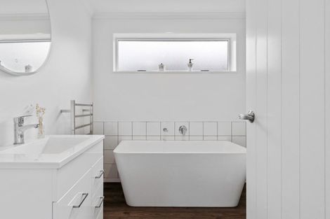 Photo of property in 4 Pinedale Crescent, Riversdale Beach, Masterton, 5872