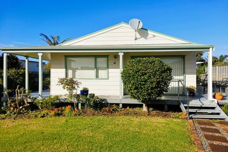 Photo of property in 11 Bermuda Place, One Tree Point, 0118