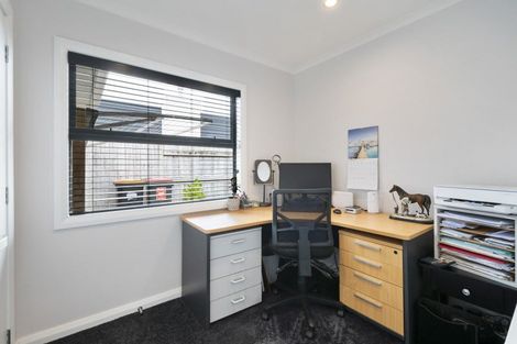 Photo of property in 9 Saint Heliers Grove, Fitzherbert, Palmerston North, 4410