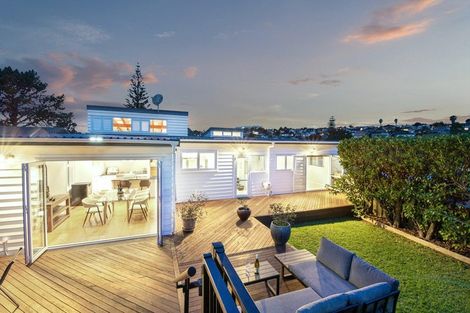 Photo of property in 21 Korotaha Terrace, Rothesay Bay, Auckland, 0630