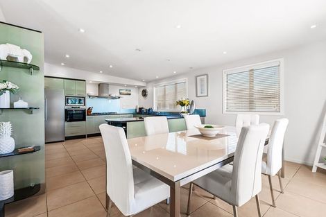 Photo of property in 8 Kawai Rise, Te Atatu Peninsula, Auckland, 0610