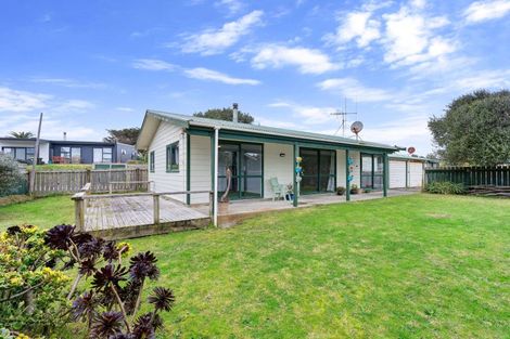 Photo of property in 14 Karaka Street, Otaki Beach, Otaki, 5512