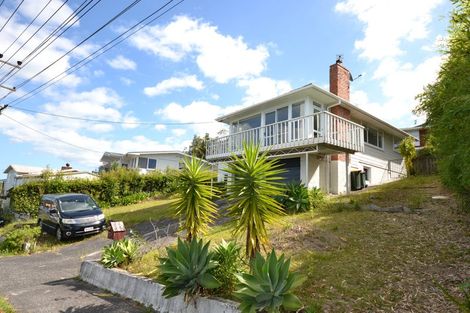 Photo of property in 27 Chivalry Road, Glenfield, Auckland, 0629