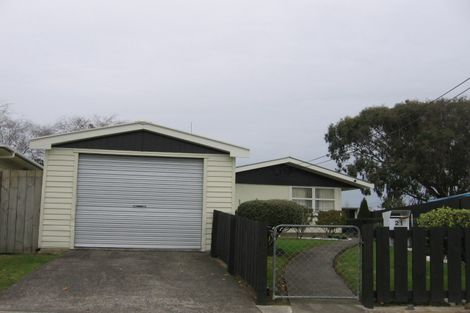 Photo of property in 21 Tararua Terrace, Cloverlea, Palmerston North, 4412
