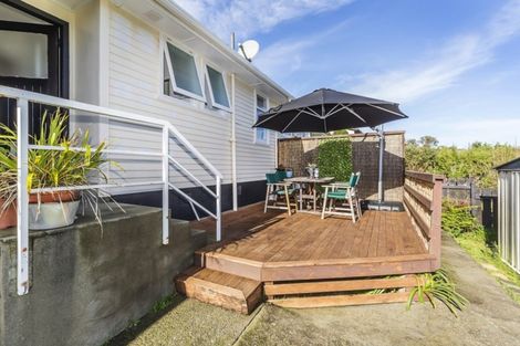 Photo of property in 78 Taylor Terrace, Tawa, Wellington, 5028