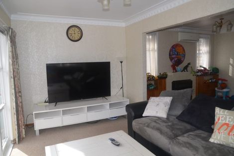 Photo of property in 13 Newington Road, Henderson, Auckland, 0612