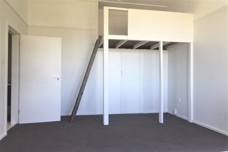 Photo of property in 150 Kelburn Parade, Kelburn, Wellington, 6012