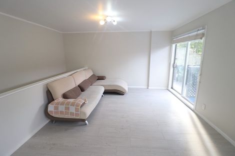 Photo of property in 2/663 Beach Road, Rothesay Bay, Auckland, 0630