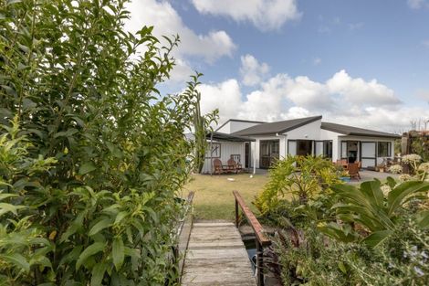 Photo of property in 76 Dalton Drive, Papamoa Beach, Papamoa, 3118
