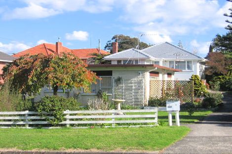 Photo of property in 2/11 Beaumonts Way, Manurewa, Auckland, 2102