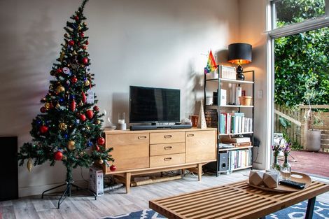 Photo of property in 59 Mortimer Terrace, Brooklyn, Wellington, 6021