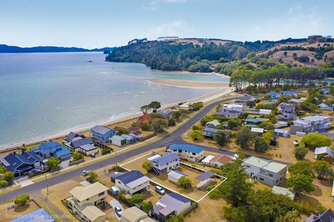 Photo of property in 180 Captain Cook Road, Cooks Beach, Whitianga, 3591