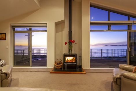 Photo of property in 52 The Parade, Paekakariki, 5034