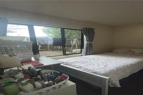 Photo of property in Lynn Park Terrace, 1/12 Ambrico Place, New Lynn, Auckland, 0600