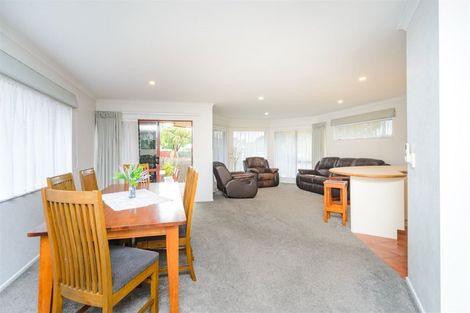 Photo of property in 21 Parnell Heights Drive, Kelvin Grove, Palmerston North, 4414
