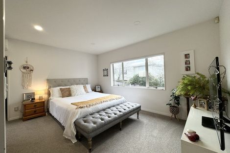 Photo of property in 2/63 Pupuke Road, Birkenhead, Auckland, 0627