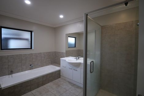 Photo of property in 27 Greig Place, Pukekohe, 2120