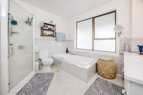 Photo of property in 11a Kerswill Place, Pakuranga, Auckland, 2010