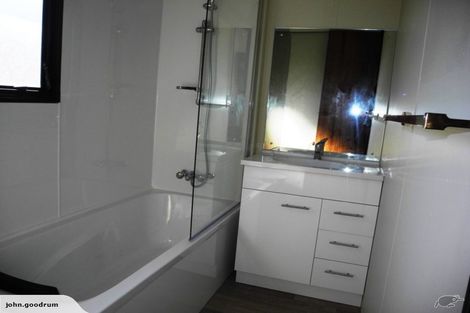 Photo of property in 1/5 Compass Place, Te Atatu Peninsula, Auckland, 0610
