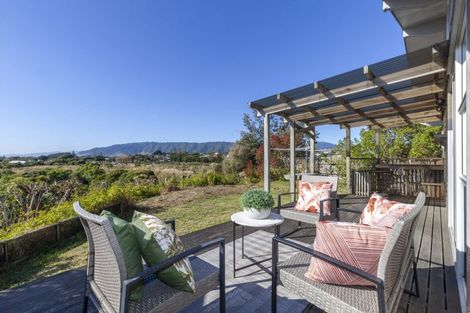 Photo of property in 35 Eruini Street, Waikanae Beach, Waikanae, 5036