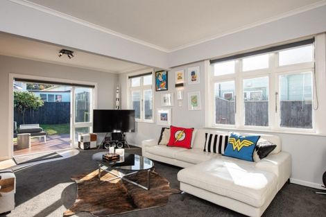 Photo of property in 19 Palm Avenue, Lyall Bay, Wellington, 6022