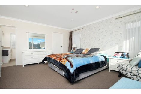 Photo of property in 19 Magnolia Drive, Waiuku, 2123