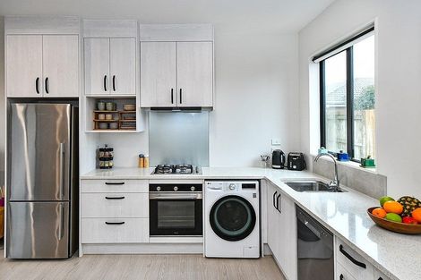 Photo of property in 69c Astley Avenue, New Lynn, Auckland, 0600