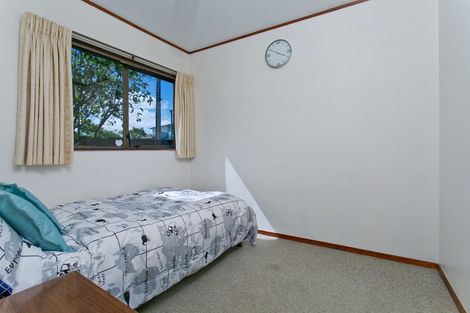 Photo of property in 2/25 Toroa Street, Torbay, Auckland, 0630