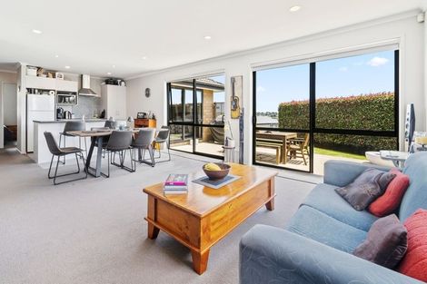 Photo of property in 26 Tokerau Crescent, Pukekohe, 2120