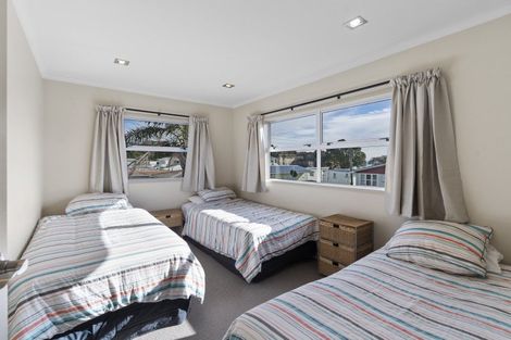 Photo of property in 68 Sixth Avenue, Urenui, 4377