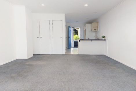 Photo of property in 2a/20 Ian Marwick Place, Birkenhead, Auckland, 0626