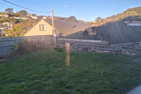 Photo of property in 18 Lyndfield Lane, Newlands, Wellington, 6037