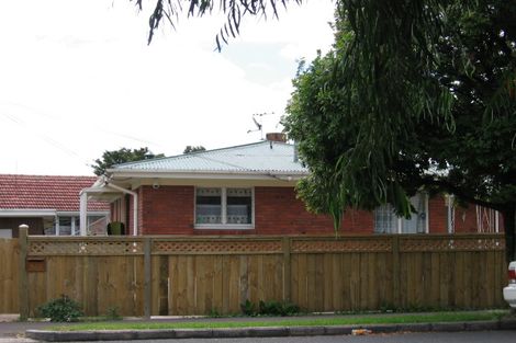 Photo of property in 1 Riversdale Road, Avondale, Auckland, 1026