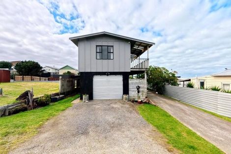 Photo of property in 10a Pingao Place, Waiinu Beach, Whanganui, 4588