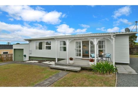 Photo of property in 998 Whangaparaoa Road, Tindalls Beach, Whangaparaoa, 0930