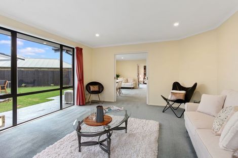 Photo of property in 6 Te Pihopa Way, Aidanfield, Christchurch, 8025