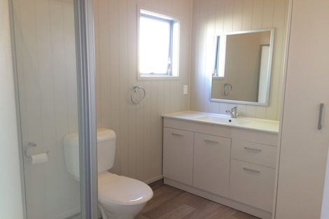 Photo of property in 72 Uxbridge Road, Cockle Bay, Auckland, 2014