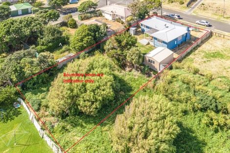 Photo of property in 13 Egmont Street, Castlecliff, Whanganui, 4501