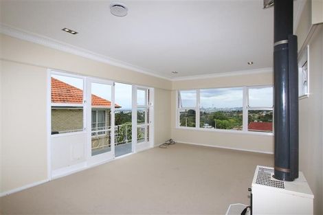 Photo of property in 12 City View Terrace, Birkenhead, Auckland, 0626