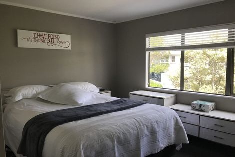 Photo of property in The Haven, 4/120 Beach Haven Road, Beach Haven, Auckland, 0626