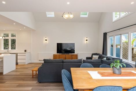 Photo of property in 210 Oriental Parade, Oriental Bay, Wellington, 6011